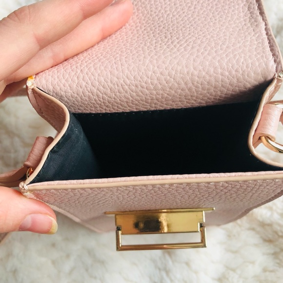 Light Pink knock off GBG LA Handbag\purse with built in wallet on back . - Picture 4 of 5